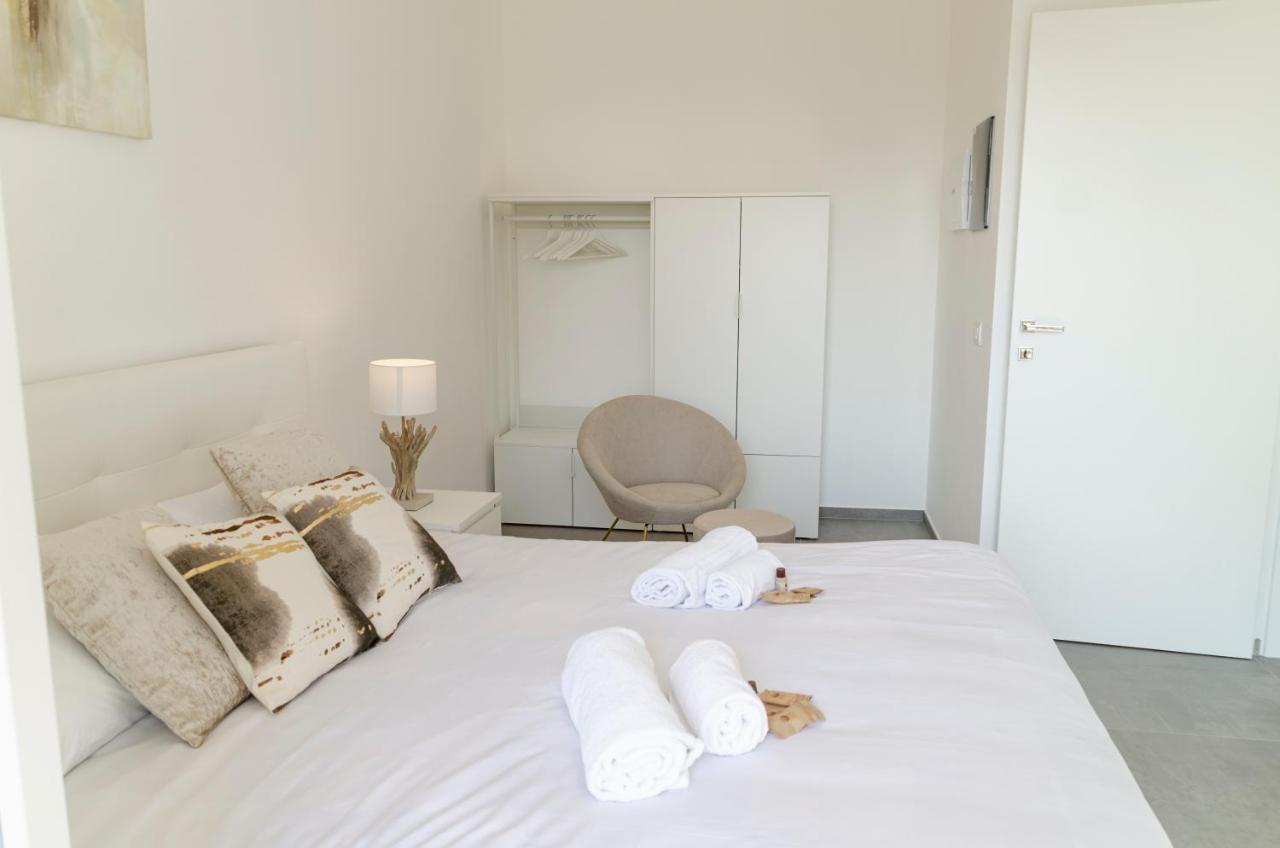 Ferienwohnung Apulialux - Exclusive And Modern City View, Private Parking Bari Exterior foto