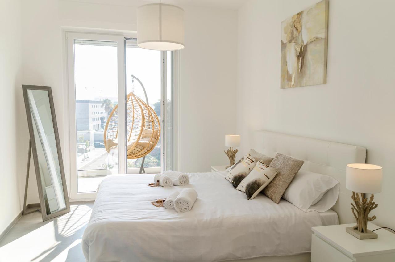 Ferienwohnung Apulialux - Exclusive And Modern City View, Private Parking Bari Exterior foto