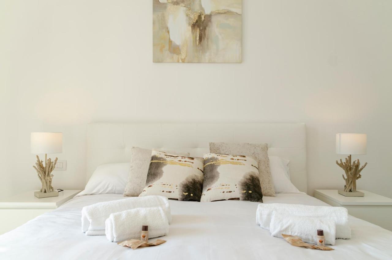 Ferienwohnung Apulialux - Exclusive And Modern City View, Private Parking Bari Exterior foto
